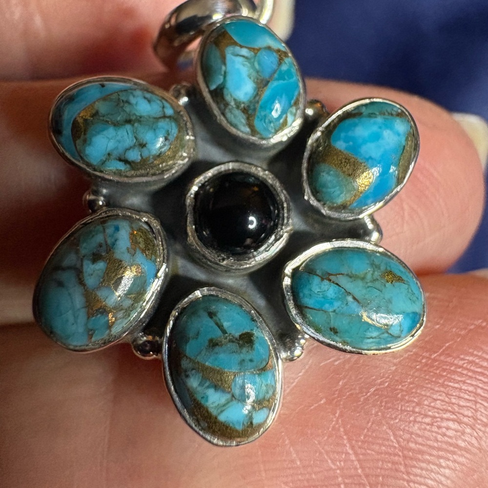 Pendant*Turquoise and 925 Sterling Silver Floral Pendant With Black Onyx Center - Picture 8 of 9